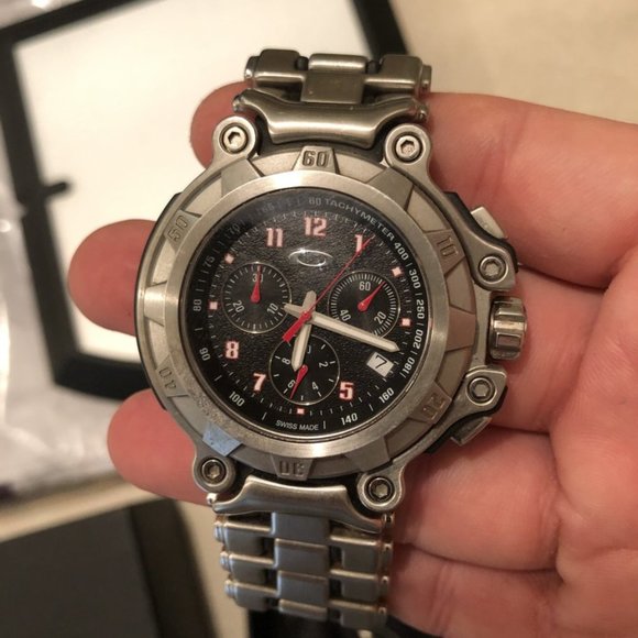 oakley crankcase watch